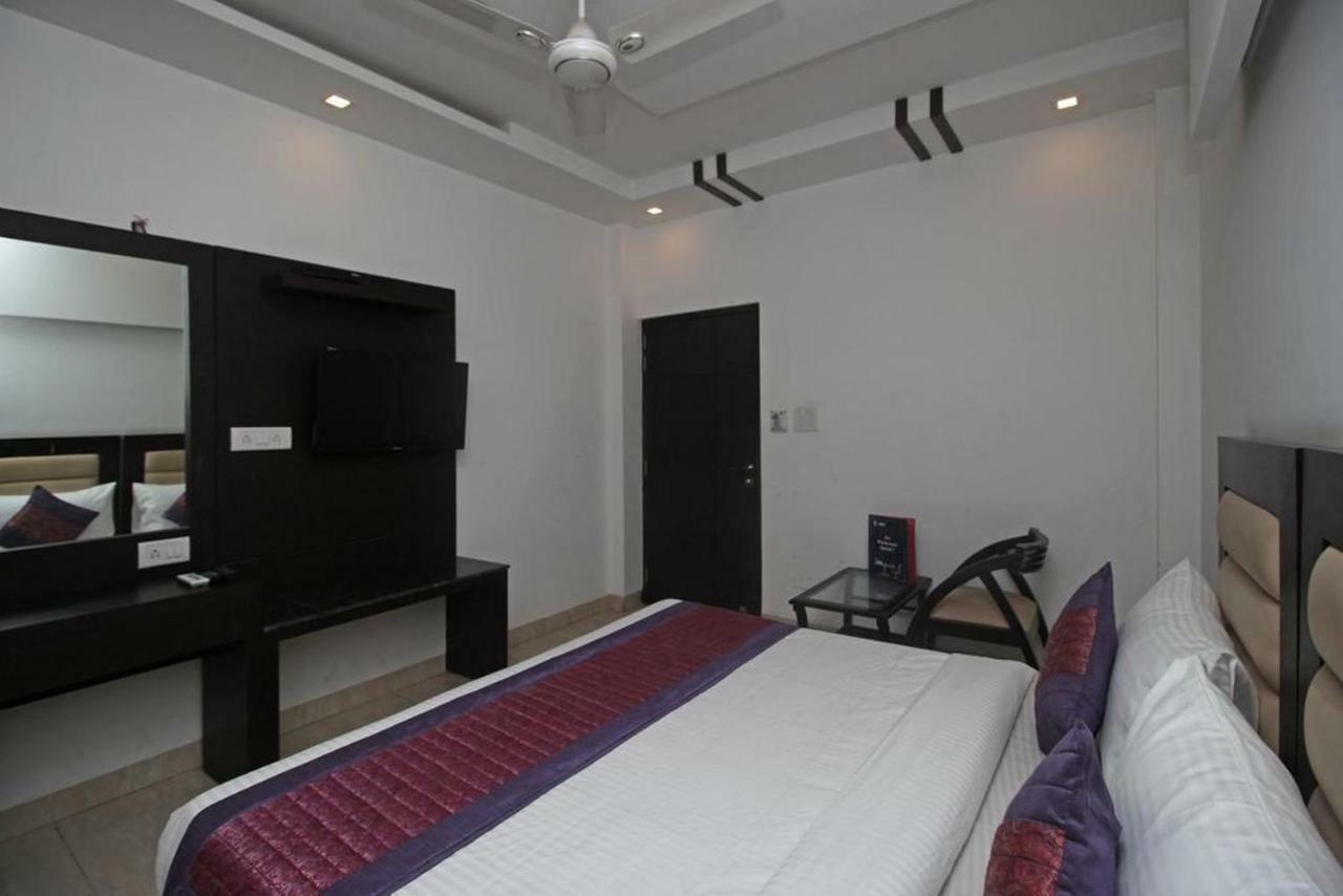 Arihant Inn-Near Blk Hospital New Delhi Buitenkant foto